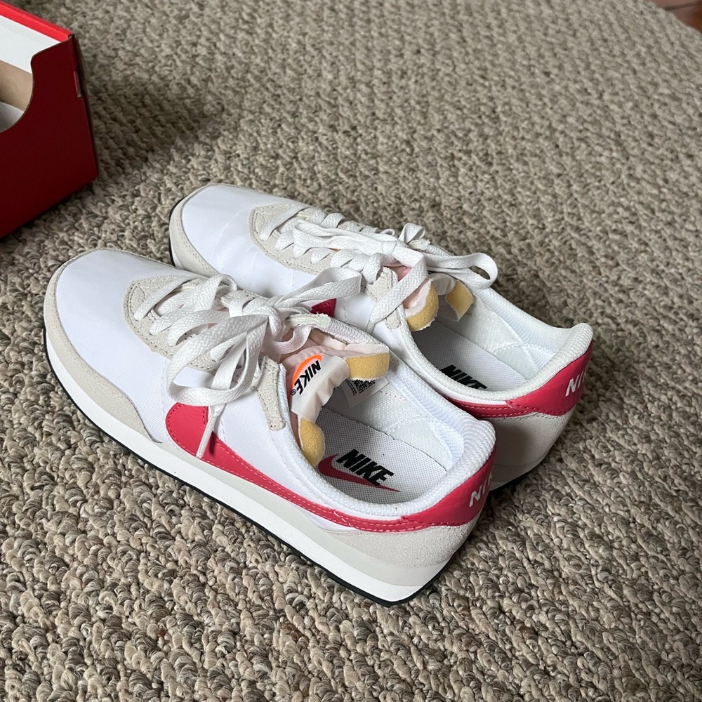 Nike waffle sneaker